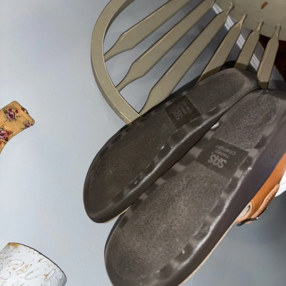 SAS Tan Leather Sandals. Sz 10 - Picture 3 of 4